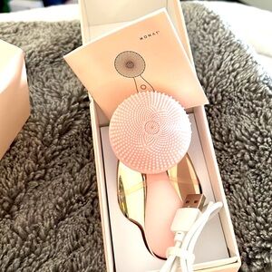 MONAT FACE EXFOLIATING BRUSH